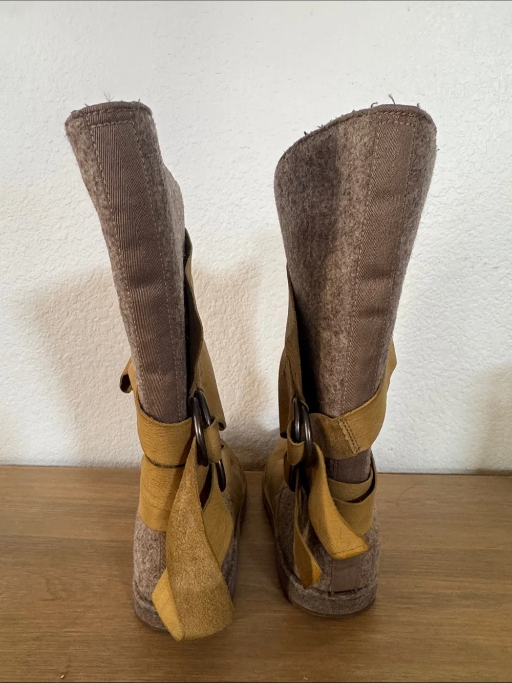 Sorel Brown Leather and Gray Felt Mid-Calf Strap winter Boots